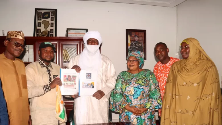 Le ministre Sidi Mohamed Raliou reçoit CAP MEDIA-Niger, qui remet des plaidoyers pour une presse libre et souveraine,
